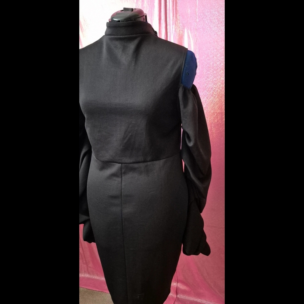 🆕️ LISTING!! COLD SHOULDER DRAPED SLEEVES MINI DRESS - Picture 6 of 10